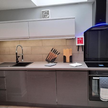 93 Newtown Road Apartment เกรทมัลเวิร์น ภายนอก รูปภาพ