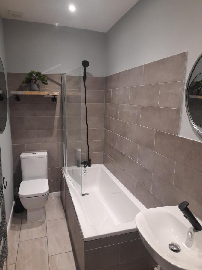 93 Newtown Road Apartment เกรทมัลเวิร์น ภายนอก รูปภาพ