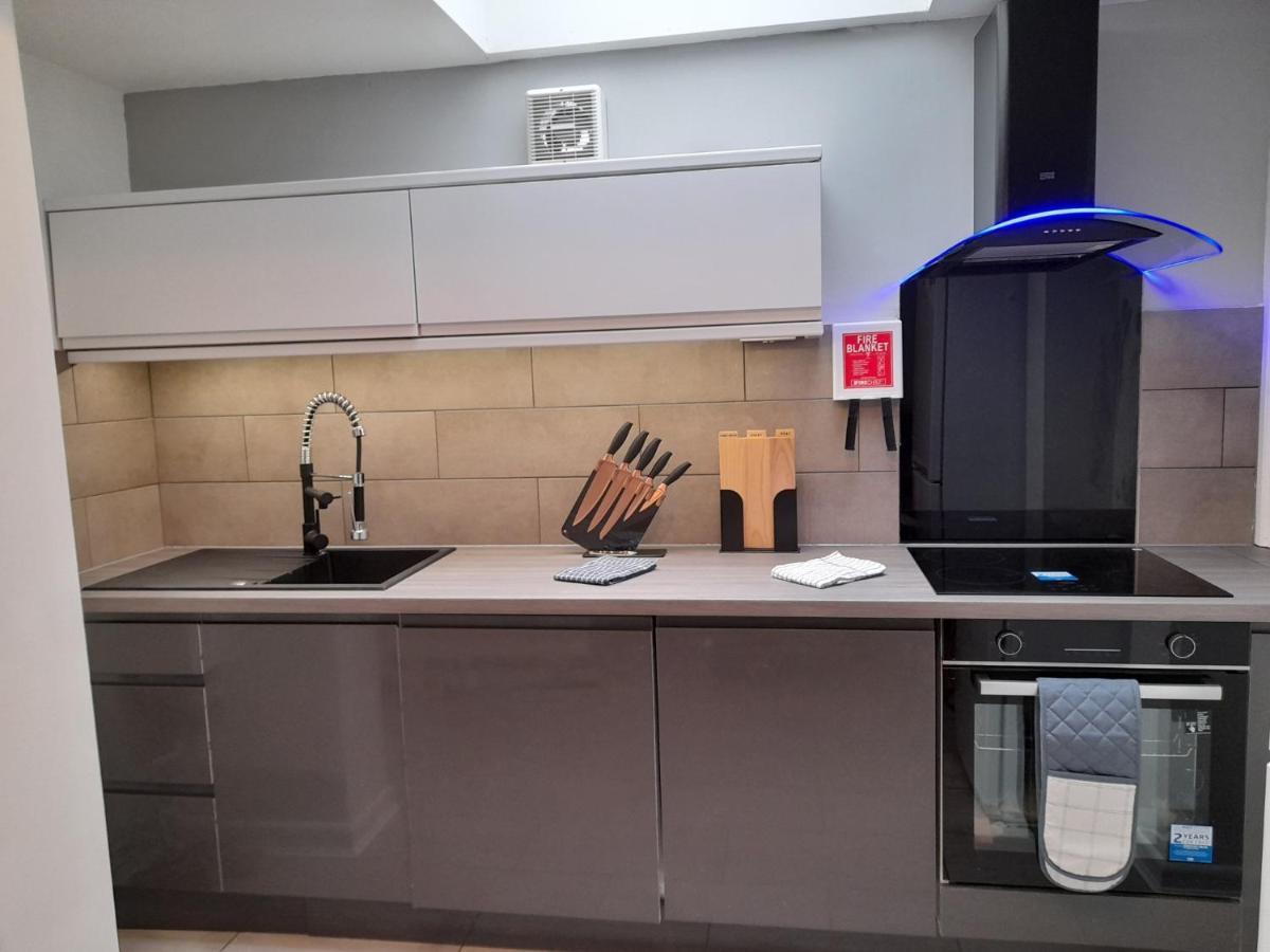93 Newtown Road Apartment เกรทมัลเวิร์น ภายนอก รูปภาพ