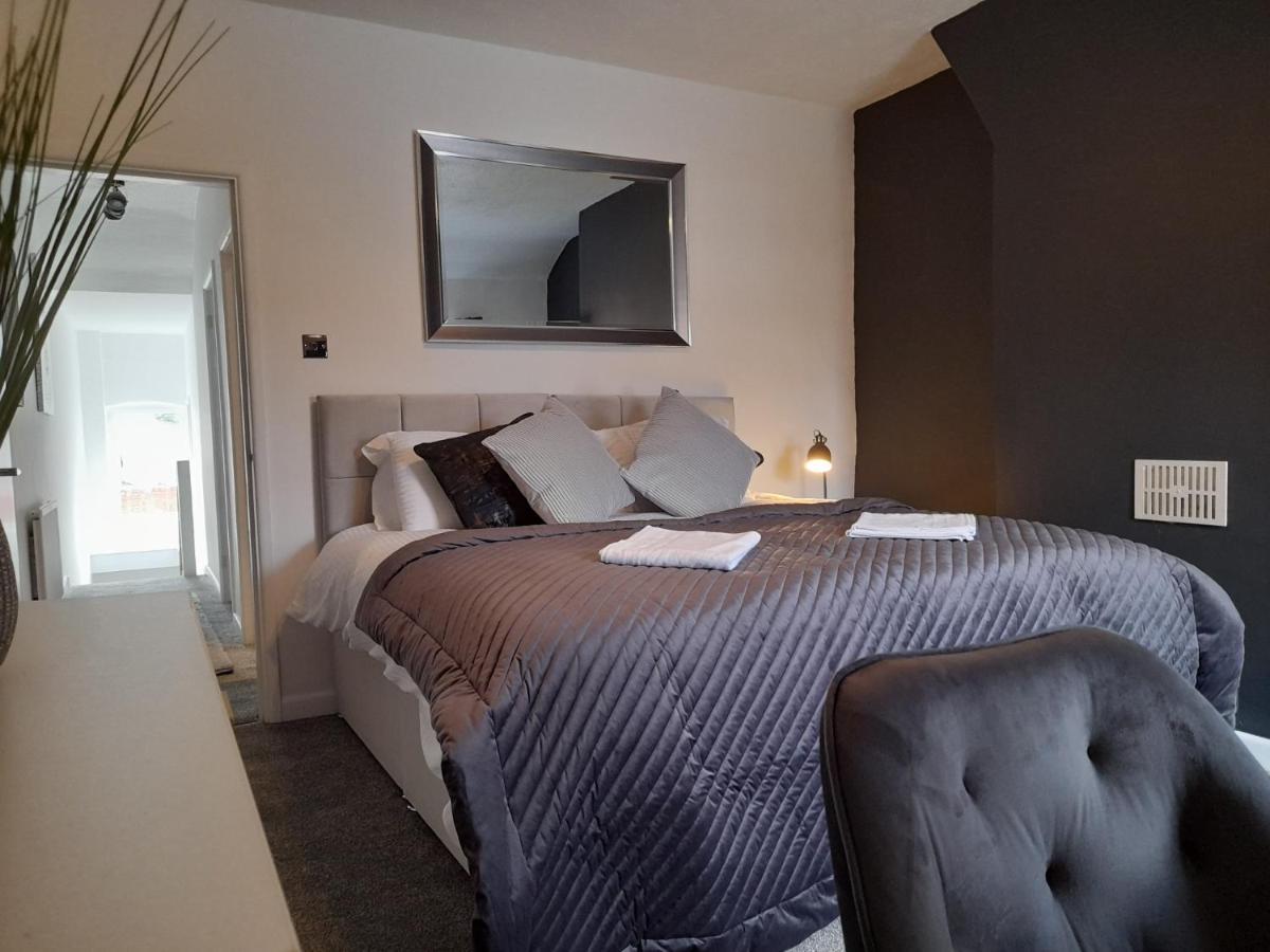 93 Newtown Road Apartment เกรทมัลเวิร์น ภายนอก รูปภาพ
